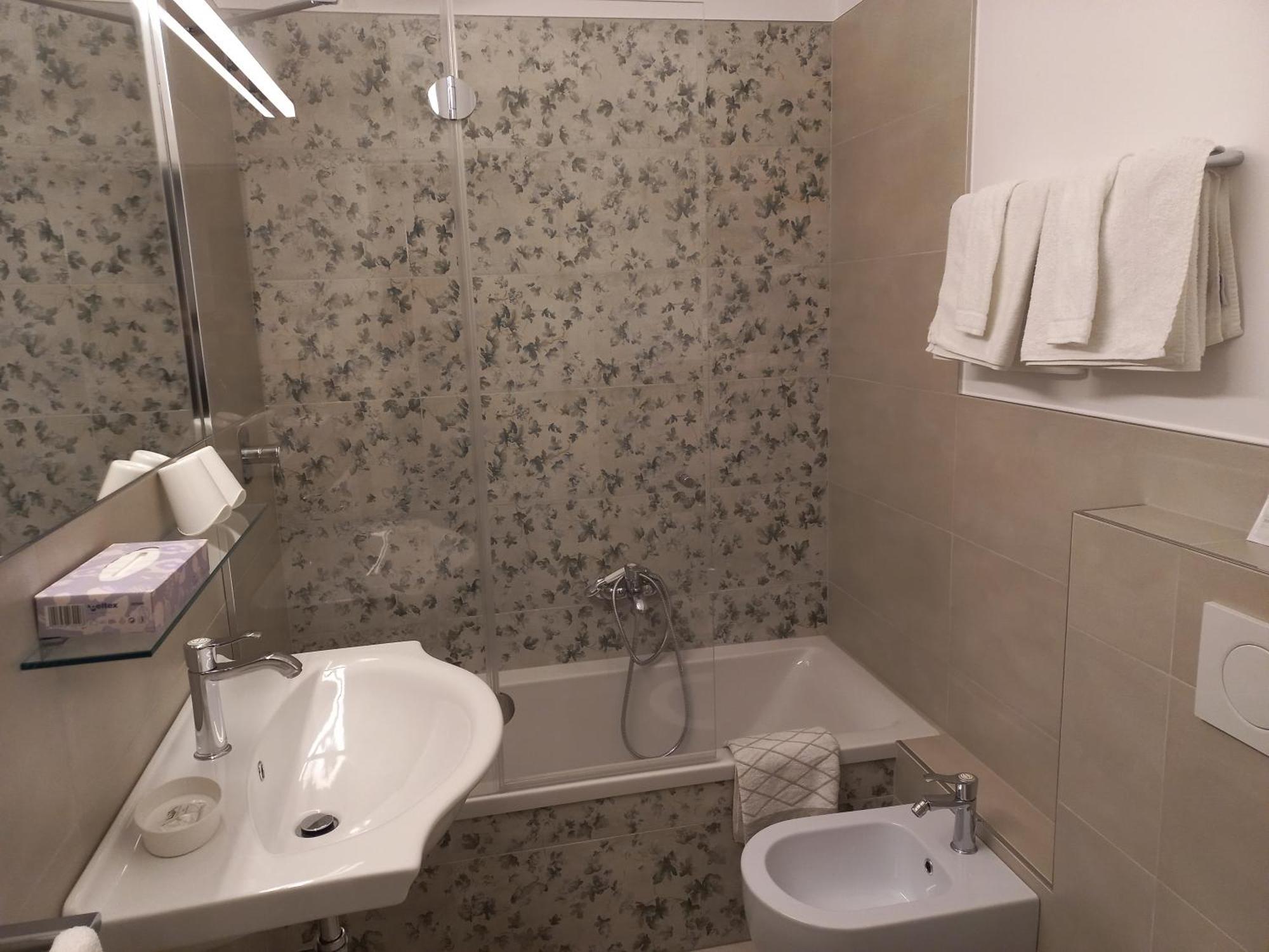 Hotel Lux Merano Room photo